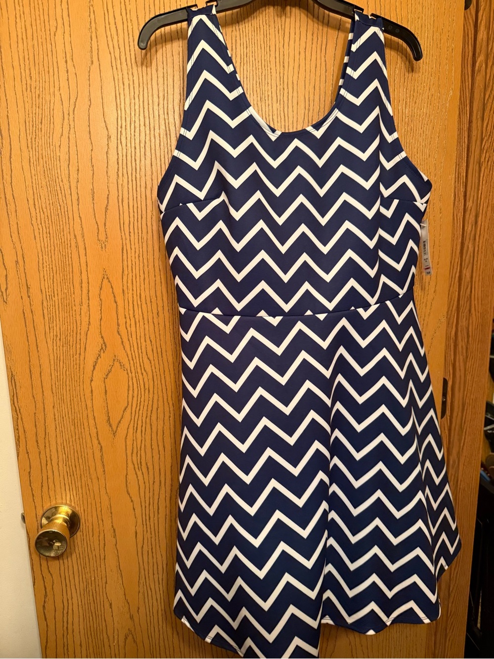 NWT size XXL/2XG (19) No Boundaries blue and white chevron dress.